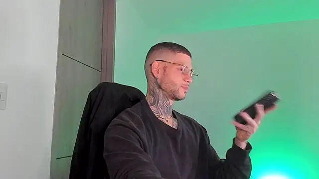 Snapshot of _jamesleandros1 chatting on 27, 3, 2026 jamesleandros1 online show from 27, 3, 2026