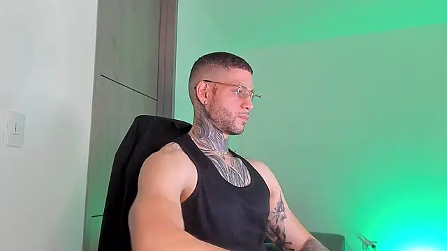 Snapshot of _jamesleandros1 chatting on 28, 3, 2026 jamesleandros1 online show from 28, 3, 2026