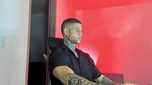 Snapshot of _jamesleandros1 chatting on 21, 4, 2026 jamesleandros1 online show from 21, 4, 2026