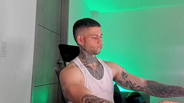 Snapshot of _jamesleandros1 chatting on 28, 5, 2026 jamesleandros1 online show from 28, 5, 2026