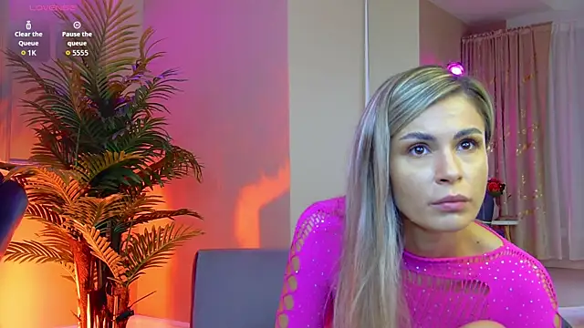 Snapshot of Avril_Cyrus chatting on 28, 10, 2025 Avril Cyrus online show from 28, 10, 2025