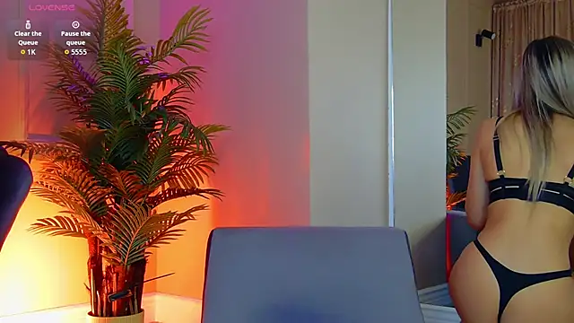 Snapshot of Avril_Cyrus chatting on 19, 11, 2025 Avril Cyrus online show from 19, 11, 2025