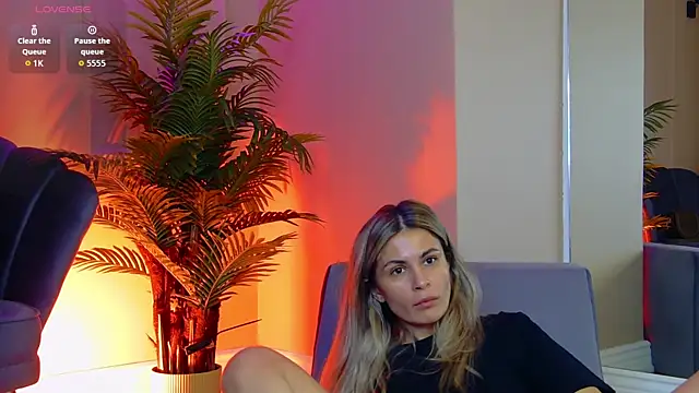 Snapshot of Avril_Cyrus chatting on 22, 11, 2025 Avril Cyrus online show from 22, 11, 2025