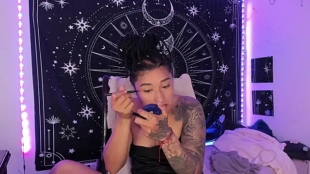 Eva Lee  online show from 25, 11, 2025