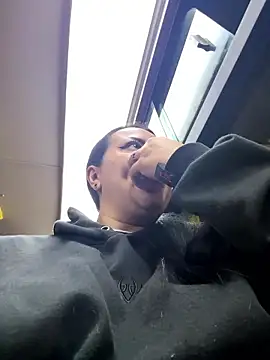 Abril Luv online show from 9, 1, 2026