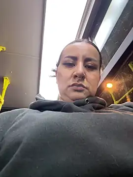 Abril Luv online show from 10, 2, 2026