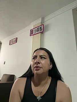 Abril Luv online show from 15, 4, 2026