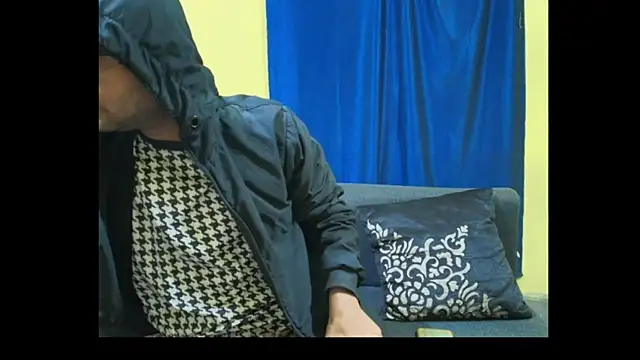 Cute boy2000 online show from 25, 11, 2025