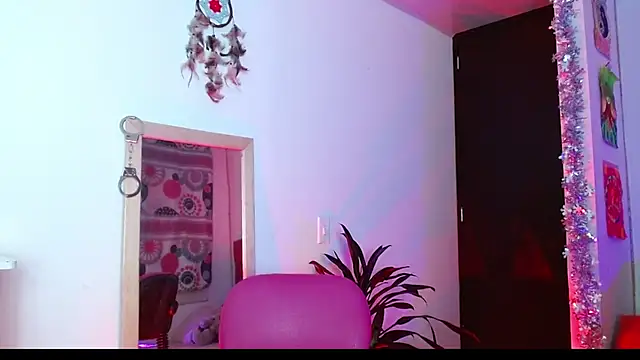 alisseallie online show from 13, 1, 2025