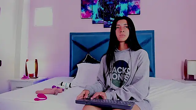 EmmaWilliamss online show from 2, 1, 2025