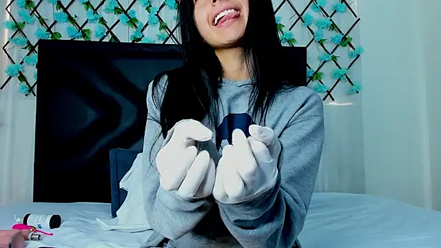 EmmaWilliamss online show from 9, 1, 2025