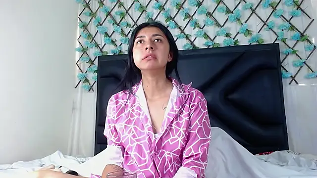 Snapshot of EmmaWilliamss chatting on 9, 1, 2026 EmmaWilliamss online show from 9, 1, 2026