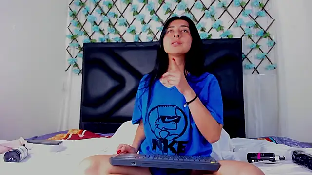 Snapshot of EmmaWilliamss chatting on 26, 3, 2026 EmmaWilliamss online show from 26, 3, 2026