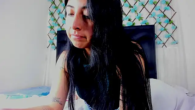 Snapshot of EmmaWilliamss chatting on 5, 6, 2026 EmmaWilliamss online show from 5, 6, 2026