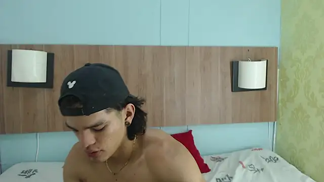 AlbertBernal69 online show from 5, 3, 2025