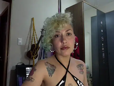 Snapshot of MariLouM chatting on 2, 7, 2026 MariLouM online show from 2, 7, 2026