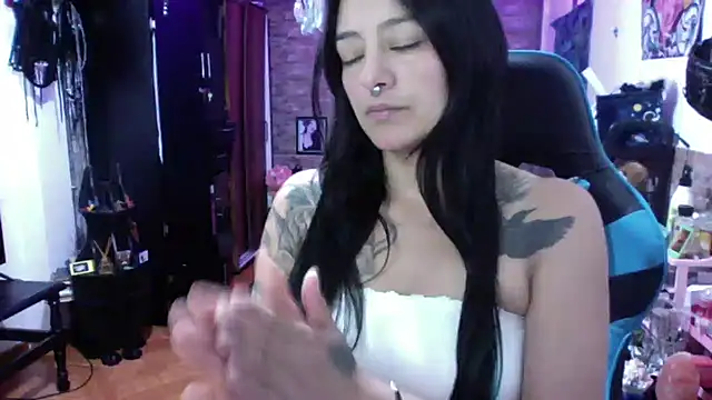 AngelaQueen  online show from 18, 5, 2026