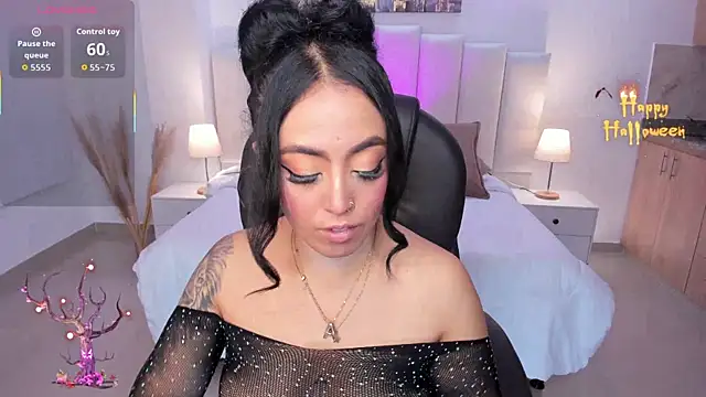 Snapshot of kim_thompson_1 chatting on 28, 10, 2025 kim thompson 1 online show from 28, 10, 2025