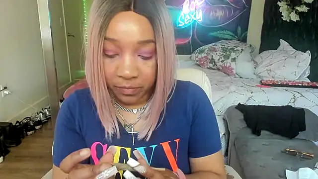 Snapshot of YasmineMinaj chatting on 7, 4, 2026 YasmineMinaj online show from 7, 4, 2026