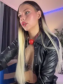 Snapshot of KittyKatyDream chatting on 11, 1, 2025 KittyKatyDream online show from 11, 1, 2025