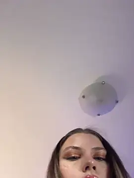 Snapshot of KittyKatyDream chatting on 1, 2, 2025 KittyKatyDream online show from 1, 2, 2025