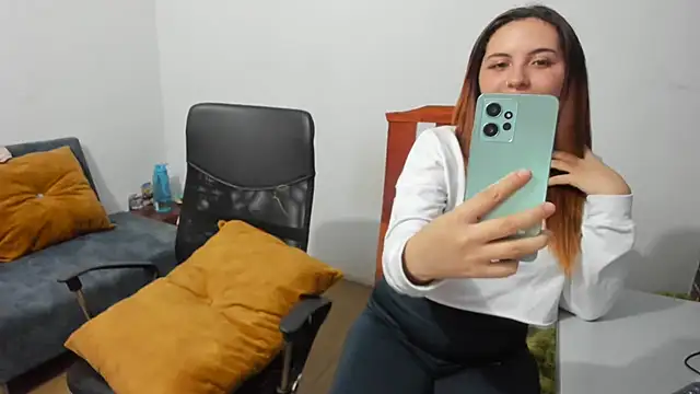  girls on fire  online show from 14, 2, 2025