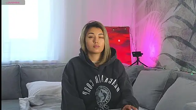 lily  foster online show from 14, 12, 2024