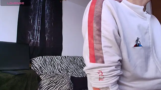 kisstarxxx online show from 18, 12, 2025