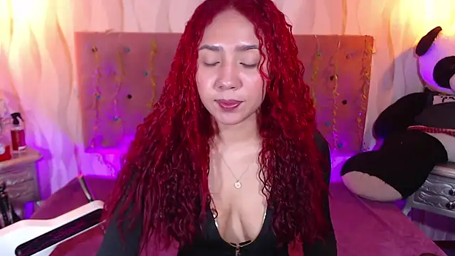 IsabelaLatina online show from 26, 9, 2025