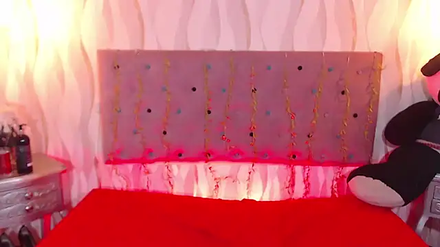 IsabelaLatina online show from 19, 10, 2025