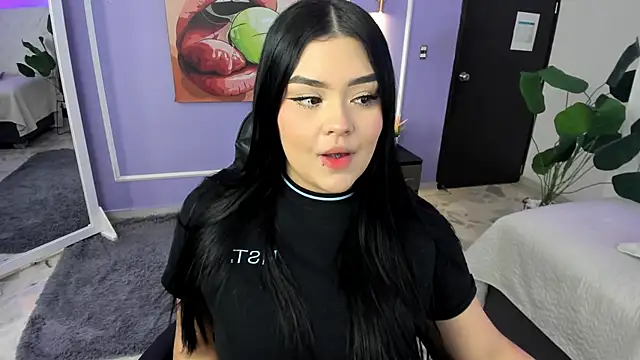 Snapshot of martinasaez chatting on 13, 11, 2025 martinasaez online show from 13, 11, 2025