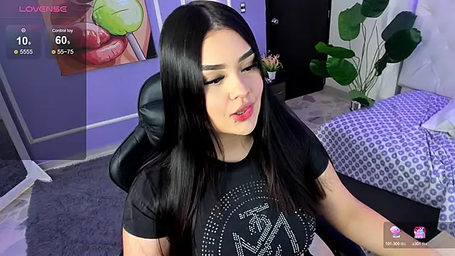 Snapshot of martinasaez chatting on 5, 12, 2025 martinasaez online show from 5, 12, 2025