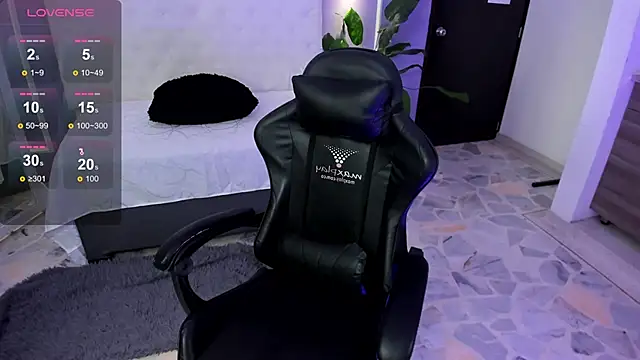 Snapshot of martinasaez chatting on 13, 12, 2025 martinasaez online show from 13, 12, 2025