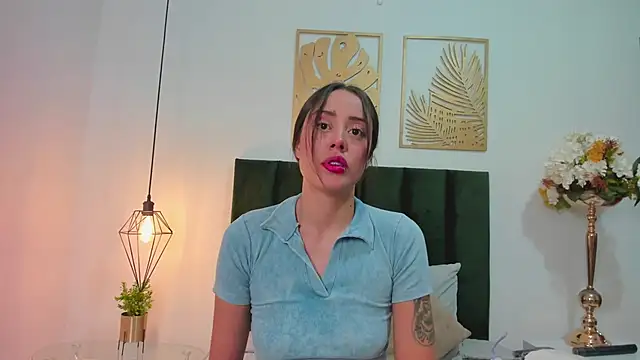 NoraDasilva online show from 25, 2, 2025