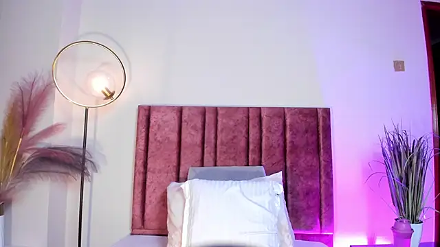 Snapshot of NoraDasilva chatting on 11, 4, 2026 NoraDasilva online show from 11, 4, 2026