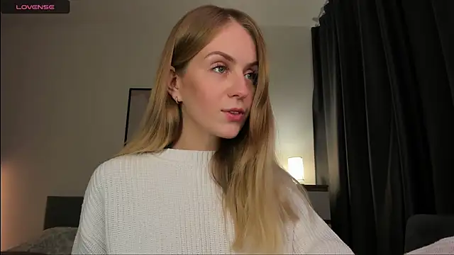 Snapshot of Alice_Dias chatting on 10, 11, 2025 Alice Dias online show from 10, 11, 2025