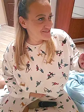 Isabellaa04 online show from 17, 12, 2025