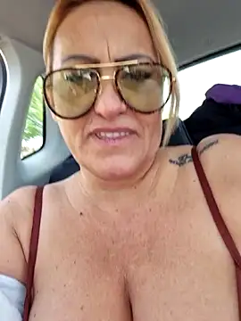 Isabellaa04 online show from 17, 4, 2026