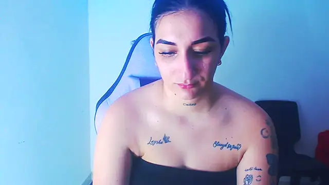 Snapshot of liz_dirty chatting on 4, 4, 2026 liz dirty online show from 4, 4, 2026