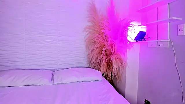 Snapshot of CamileHolmes chatting on 13, 1, 2026 CamileHolmes online show from 13, 1, 2026