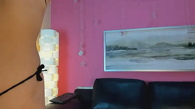 Tiffanysurez  online show from 3, 2, 2025