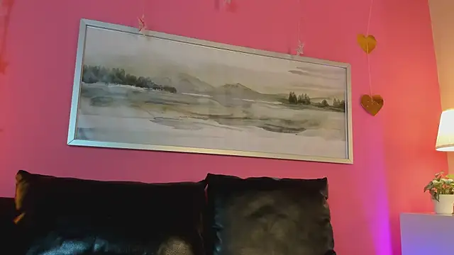 Tiffanysurez  online show from 10, 9, 2025