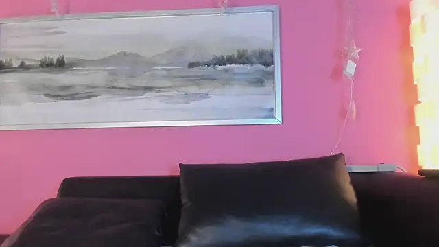 Tiffanysurez  online show from 27, 9, 2025