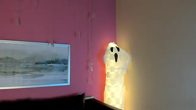 Tiffanysurez  online show from 9, 10, 2025