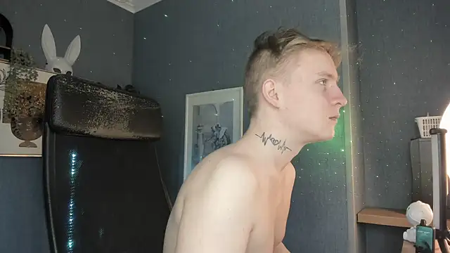 Snapshot of AlexxSweet chatting on 4, 4, 2026 AlexxSweet online show from 4, 4, 2026