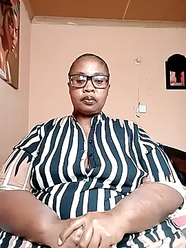 Snapshot of ZOQULUx chatting on 13, 3, 2026 ZOQULUx online show from 13, 3, 2026