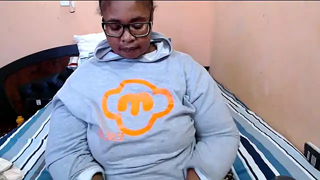 Snapshot of ZOQULUx chatting on 7, 6, 2026 ZOQULUx online show from 7, 6, 2026