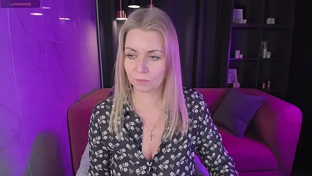 Annie Light online show from 17, 12, 2024