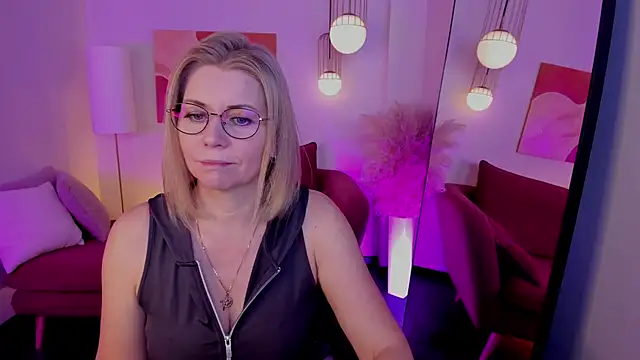 Annie Light online show from 25, 11, 2025