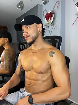 Snapshot of ARON_TAYLER01 chatting on 20, 12, 2024 ARON TAYLER01 online show from 20, 12, 2024